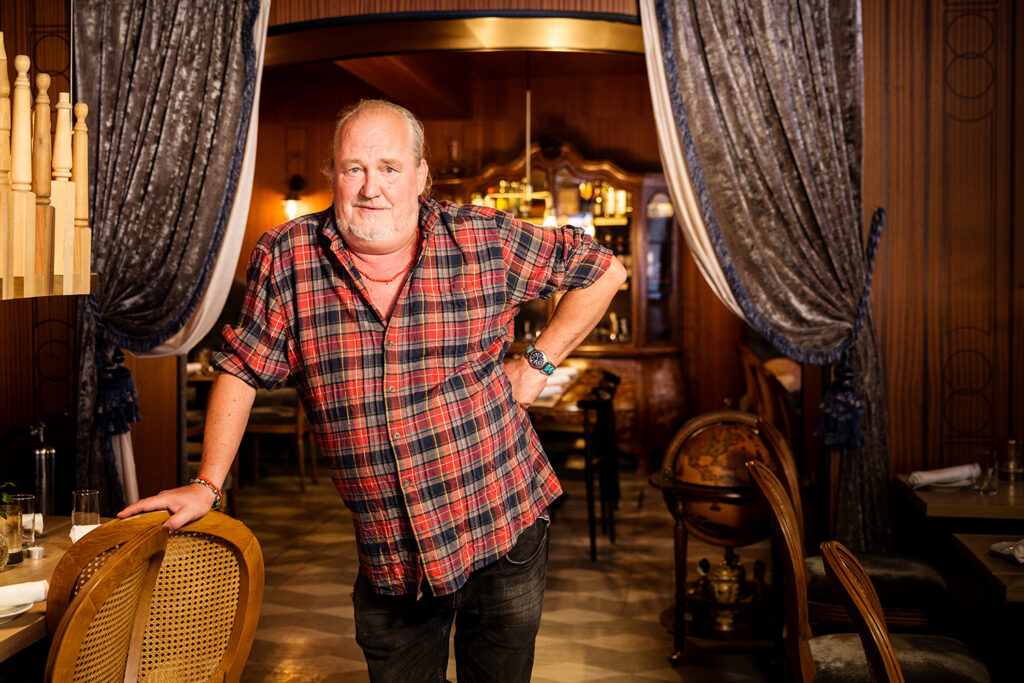 Stortorgskällaren serverar “Pluras julbord” för sjundeåret i rad